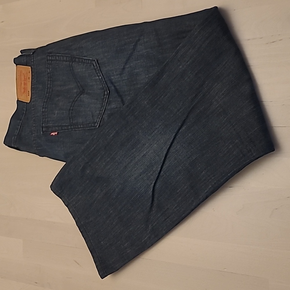LIKE NEW Levi's 559 Relaxed Straight Medium Wash Mens Jeans - Picture 3 of 14
